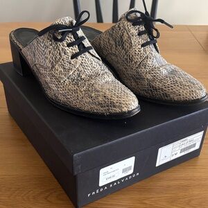 Freda Salvador Textured Black and Tan Men's Oxfords